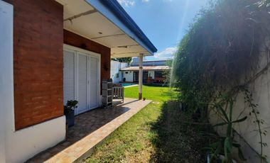 Casa  de 5 ambientes con pileta y quincho