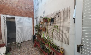 Casa  de 5 ambientes con pileta y quincho