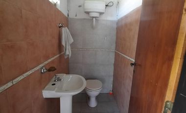 Casa  de 5 ambientes con pileta y quincho