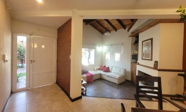 Casa  de 5 ambientes con pileta y quincho
