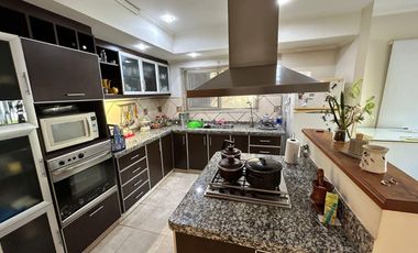 Casa  de 5 ambientes con pileta y quincho