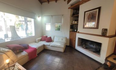Casa  de 5 ambientes con pileta y quincho