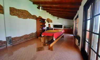 Casa  de 5 ambientes con pileta y quincho