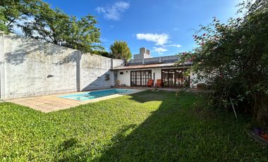 Casa  de 5 ambientes con pileta y quincho
