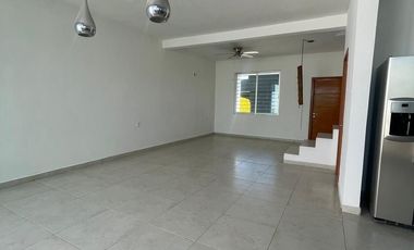 Casa a espaldas de la prepa  Tec Santa Anita