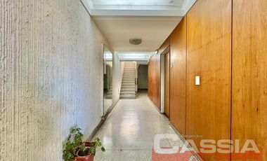 DEPARTAMENTO MONO AMBIENTE DIVISIBLE CON PATIO PROPIO, COCINA Y BAÑO EN RESIDENCIAL