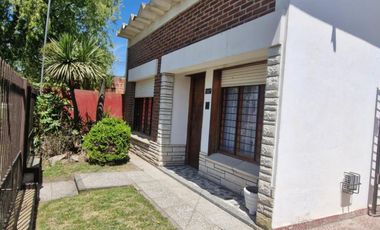 Casa en venta - 2 Dormitorios 1 Baño - Cochera - 213Mts2 - Mar del Plata