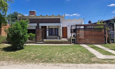 Casa en venta - 2 Dormitorios 1 Baño - Cochera - 213Mts2 - Mar del Plata