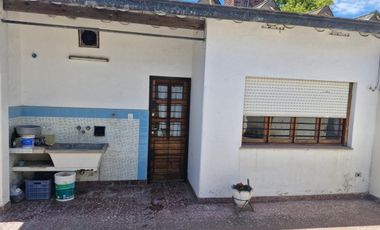 Casa en venta - 2 Dormitorios 1 Baño - Cochera - 213Mts2 - Mar del Plata