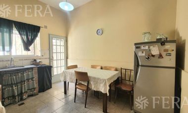 Venta PH 2 ambientes con patio en Morón
