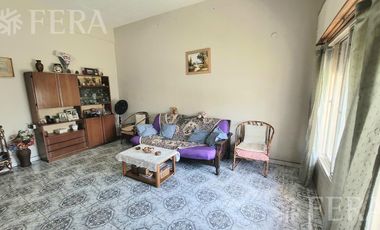 Venta PH 2 ambientes con patio en Morón