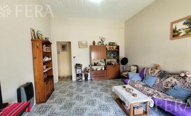Venta PH 2 ambientes con patio en Morón