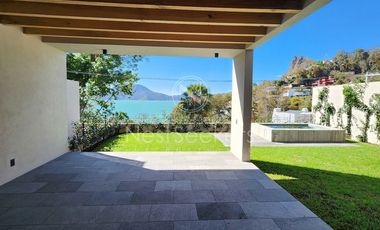 CASA CON EXCELENTE VISTA AL LAGO Y A LA PEÑA DE VALLE DE BRAVO