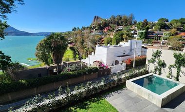 CASA CON EXCELENTE VISTA AL LAGO Y A LA PEÑA DE VALLE DE BRAVO
