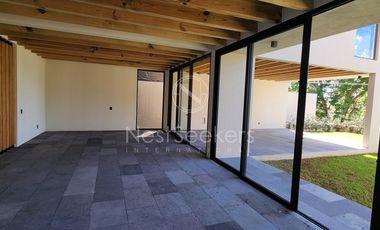 CASA CON EXCELENTE VISTA AL LAGO Y A LA PEÑA DE VALLE DE BRAVO