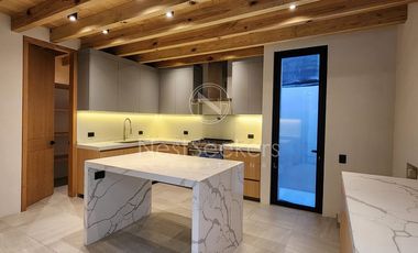 CASA CON EXCELENTE VISTA AL LAGO Y A LA PEÑA DE VALLE DE BRAVO