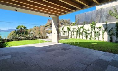 CASA CON EXCELENTE VISTA AL LAGO Y A LA PEÑA DE VALLE DE BRAVO