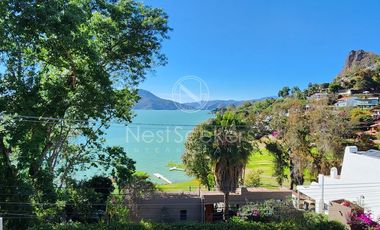 CASA CON EXCELENTE VISTA AL LAGO Y A LA PEÑA DE VALLE DE BRAVO