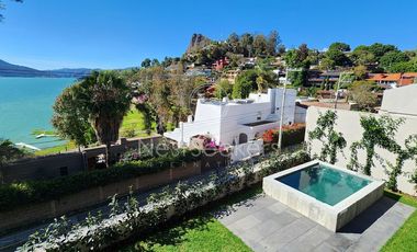 CASA CON EXCELENTE VISTA AL LAGO Y A LA PEÑA DE VALLE DE BRAVO