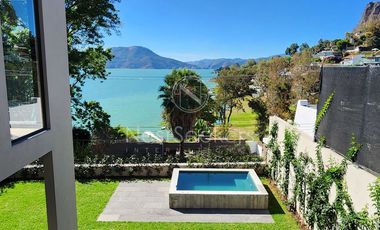 CASA CON EXCELENTE VISTA AL LAGO Y A LA PEÑA DE VALLE DE BRAVO