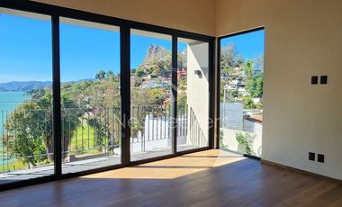 CASA CON EXCELENTE VISTA AL LAGO Y A LA PEÑA DE VALLE DE BRAVO