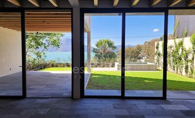 CASA CON EXCELENTE VISTA AL LAGO Y A LA PEÑA DE VALLE DE BRAVO
