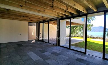 CASA CON EXCELENTE VISTA AL LAGO Y A LA PEÑA DE VALLE DE BRAVO