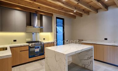CASA CON EXCELENTE VISTA AL LAGO Y A LA PEÑA DE VALLE DE BRAVO