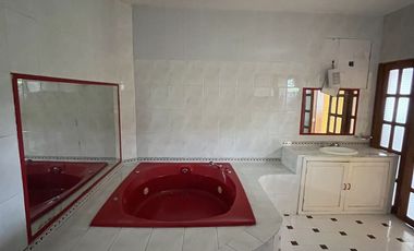 CASA CON ALBERCA EN PRIVADA ZONA ORIENTE