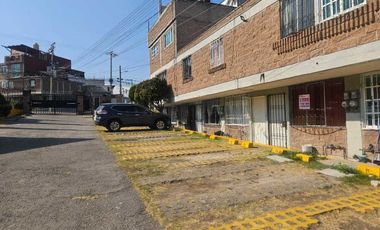 VENDO CASA DÚPLEX EN CONDOMINIO, EN BULEVARES DEL LAGO, NICOLAS ROMERO.