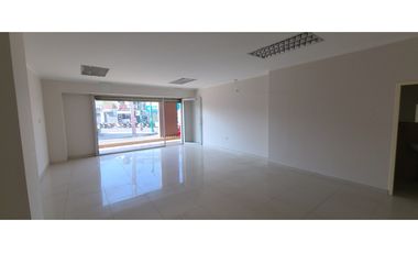 Renta de locales comerciales en la av. Flavio Reyes Manta.
