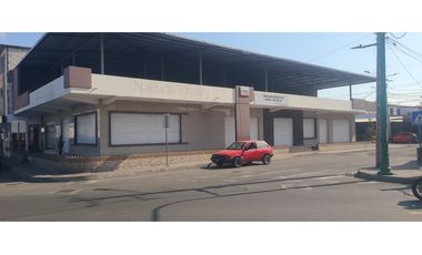 Renta de locales comerciales en la av. Flavio Reyes Manta.