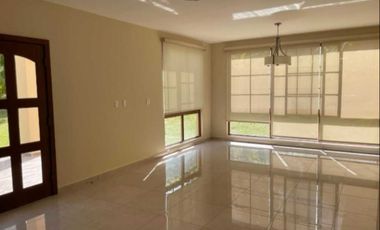 Alquiler de Casa en Senderos de Cruces con Línea B., Clayton, Cod-J101