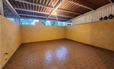 ALQUILO HERMOSA Y AMPLIA CASA EN LAS ACACIAS CANTABRIA CERCA DEL METRO