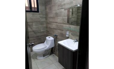 ALQUILO CASA SEMIAMOBLADA EN PASEO LOS GUAYACANES - CHITRE