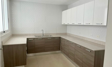 Apartamento en venta PH Kings Park- Condado del Rey (JS)