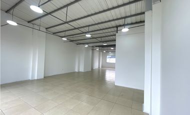 Amplio local de 72m2 en lamos sobre la calle 72!!