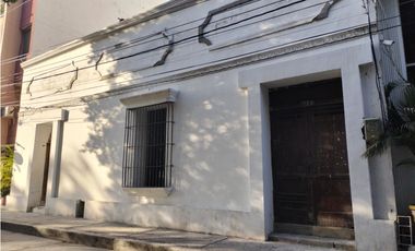 SE ARRIENDA CASA DE USO COMERCIAL CERCA A LA BAHA, SANTA MARTA