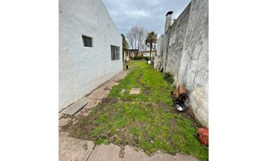 VENTA DE CASA CON LOCAL SOBRE LOTE DE 341m2 EN MIRAMAR