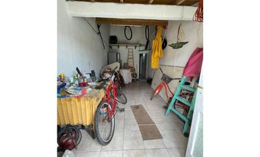 VENTA DE CASA CON LOCAL SOBRE LOTE DE 341m2 EN MIRAMAR