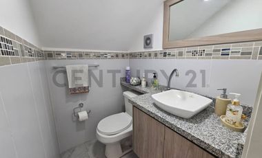 Se Vende Hermosa casa Esquinera sector Ilalo