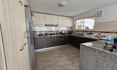 Se Vende Hermosa casa Esquinera sector Ilalo