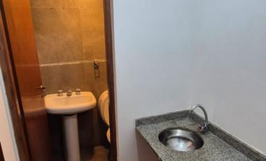 OFICINA EN ALQUILER - EXCELENTE UBICACIÓN .-