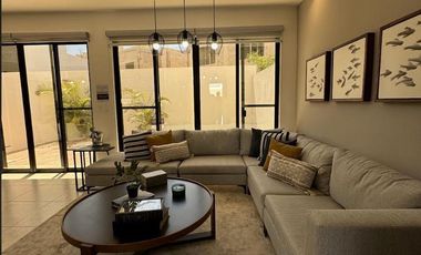 CASA EN VENTA EN CANCUN DE 3 HABITACIONES CON ALBERCA Y GIMNASIO