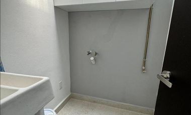 CASA EN VENTA EN CANCUN DE 3 HABITACIONES CON ALBERCA Y GIMNASIO