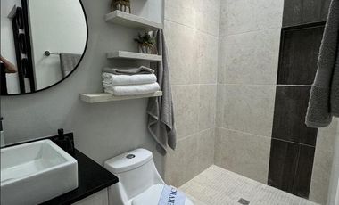 CASA EN VENTA EN CANCUN DE 3 HABITACIONES CON ALBERCA Y GIMNASIO