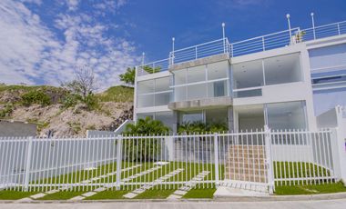 CASA EN VENTA CON VISTA AL LAGO