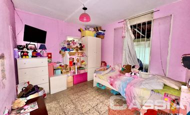 CASA 3 AMBIENTES SOBRE LOTE PROPIO, EN PLANTA BAJA, CON JARDIN Y FONDO