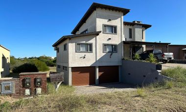 Casa en venta - 4 Dormitorios 3 Baños - Cochera - 350Mts2 - Costa Esmeralda