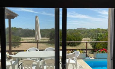 Casa en venta - 4 Dormitorios 3 Baños - Cochera - 350Mts2 - Costa Esmeralda